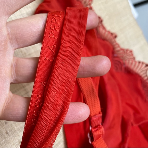 La Perla russet red scallops + mesh bra & panty set---- 36C & Medium - Picture 4 of 9